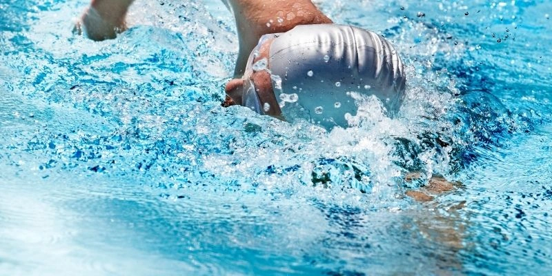 So sánh bơi lội với các môn thể thao khác về sức khỏe